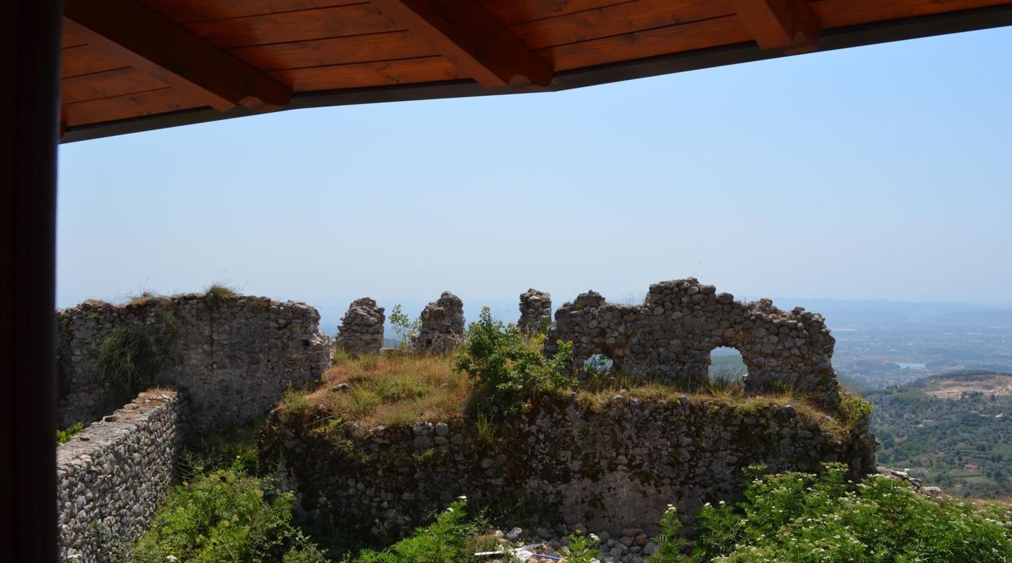 The House Of Dollma , Inside Kruja Castle Hotell Eksteriør bilde