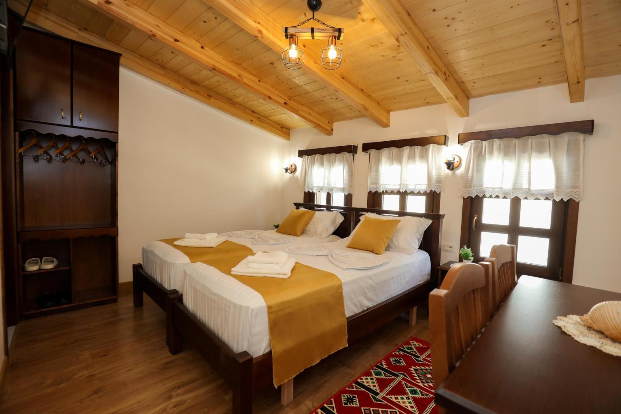 The House Of Dollma , Inside Kruja Castle Hotell Rom bilde