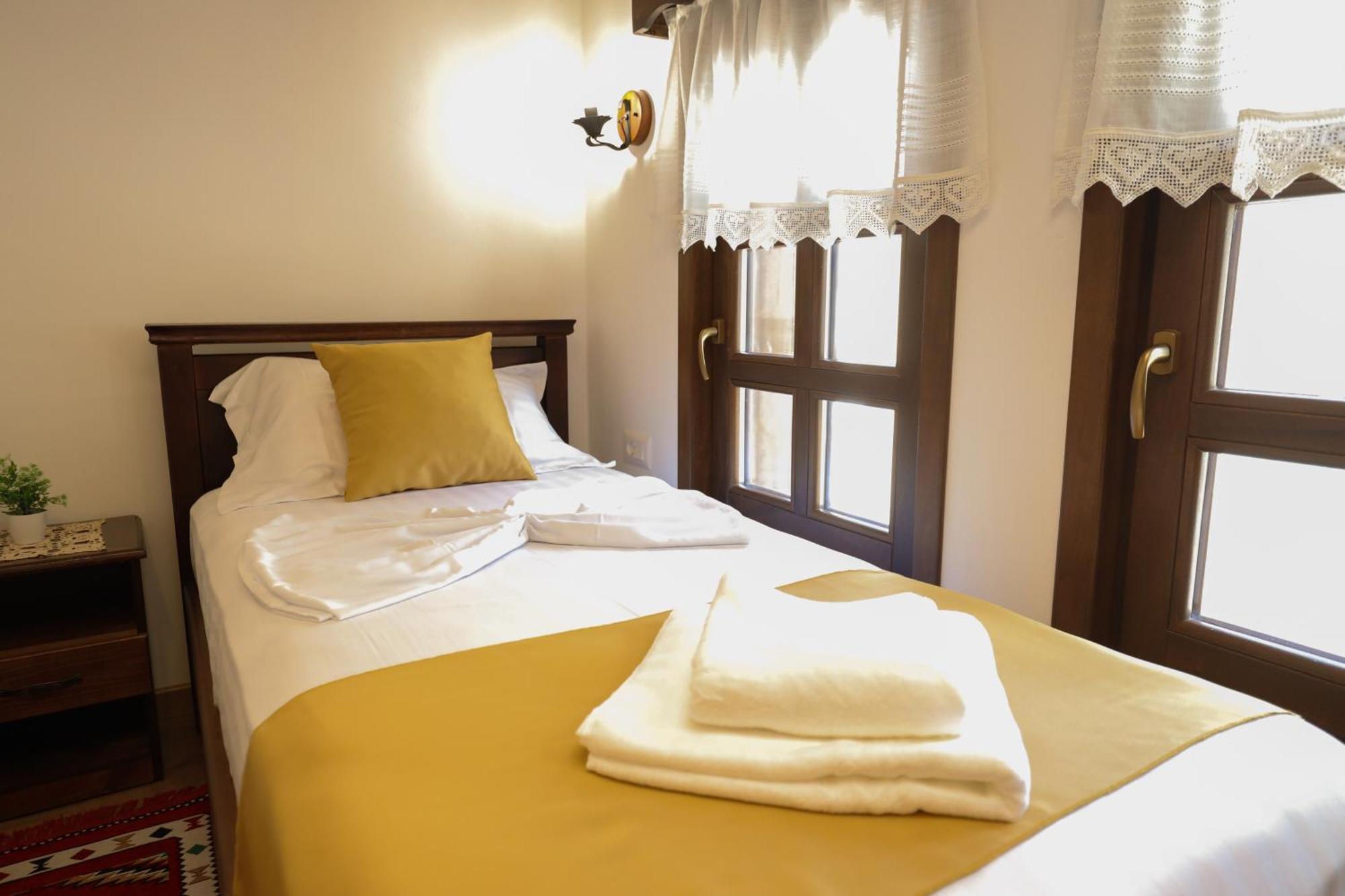 The House Of Dollma , Inside Kruja Castle Hotell Rom bilde