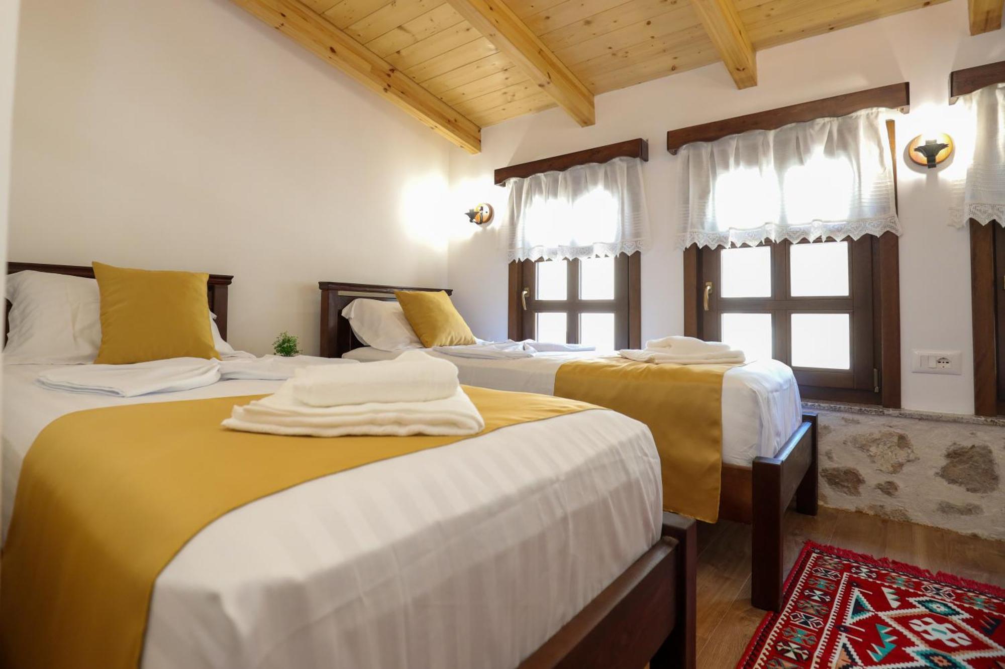 The House Of Dollma , Inside Kruja Castle Hotell Rom bilde
