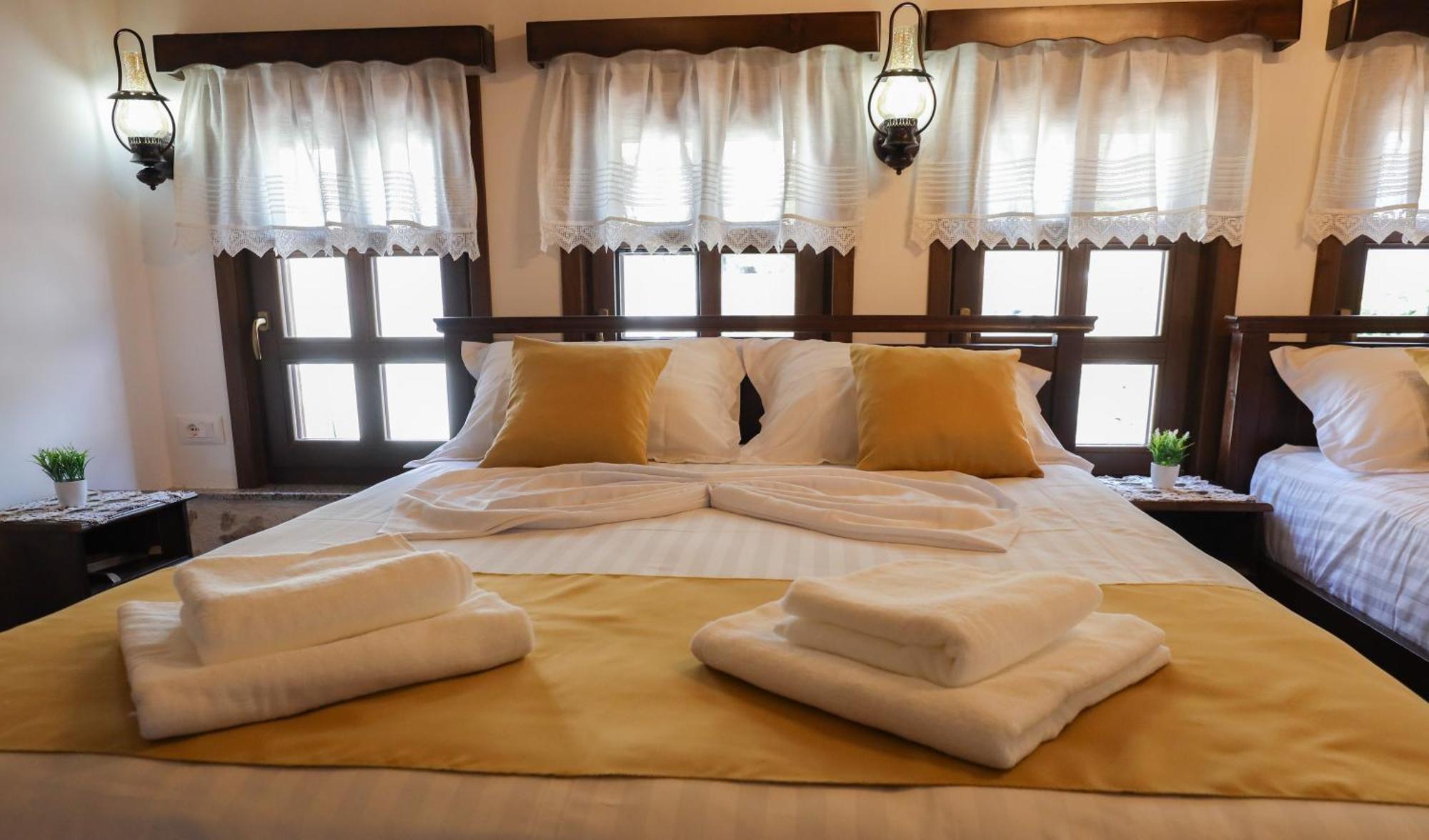 The House Of Dollma , Inside Kruja Castle Hotell Rom bilde
