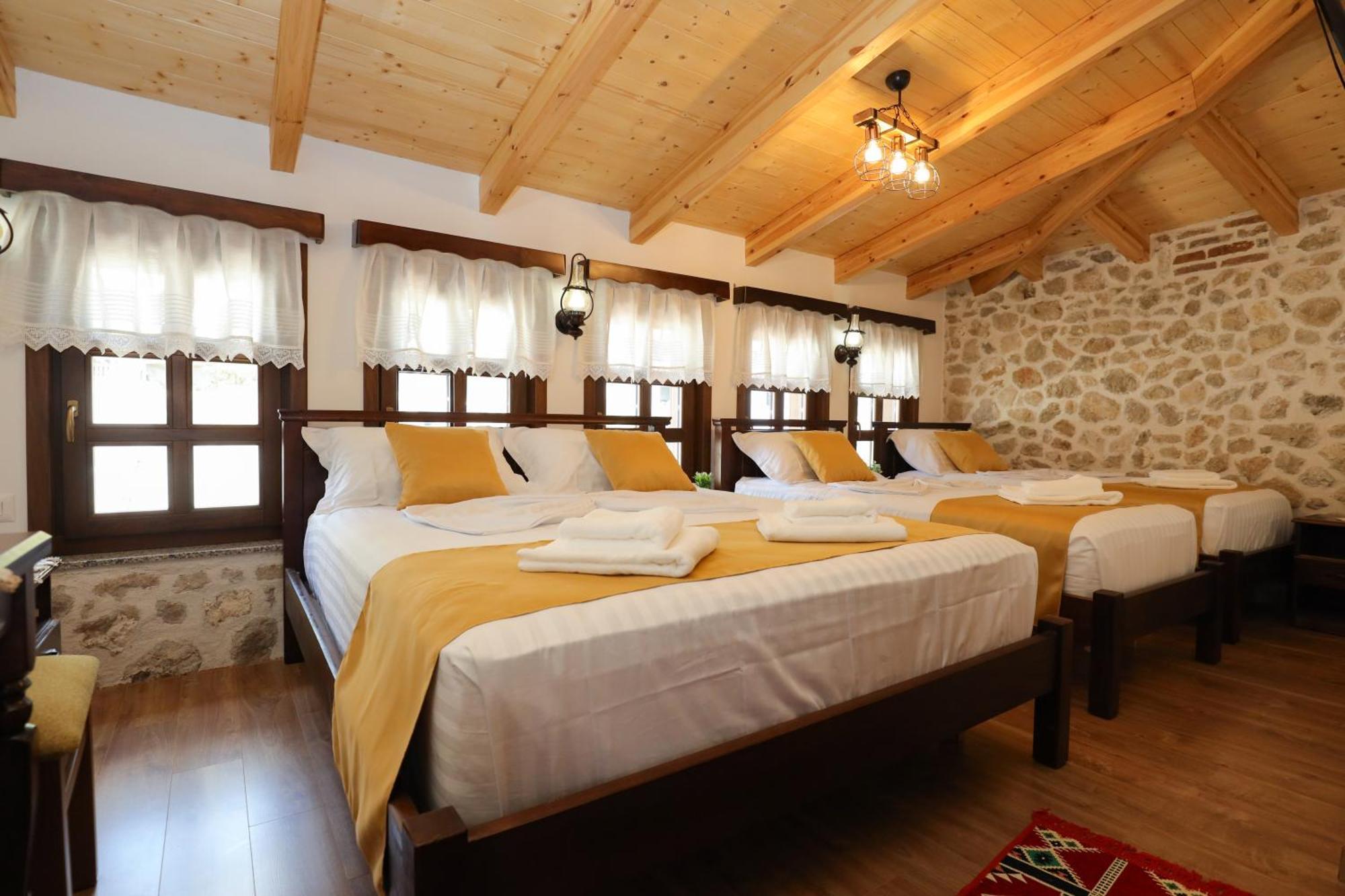The House Of Dollma , Inside Kruja Castle Hotell Rom bilde