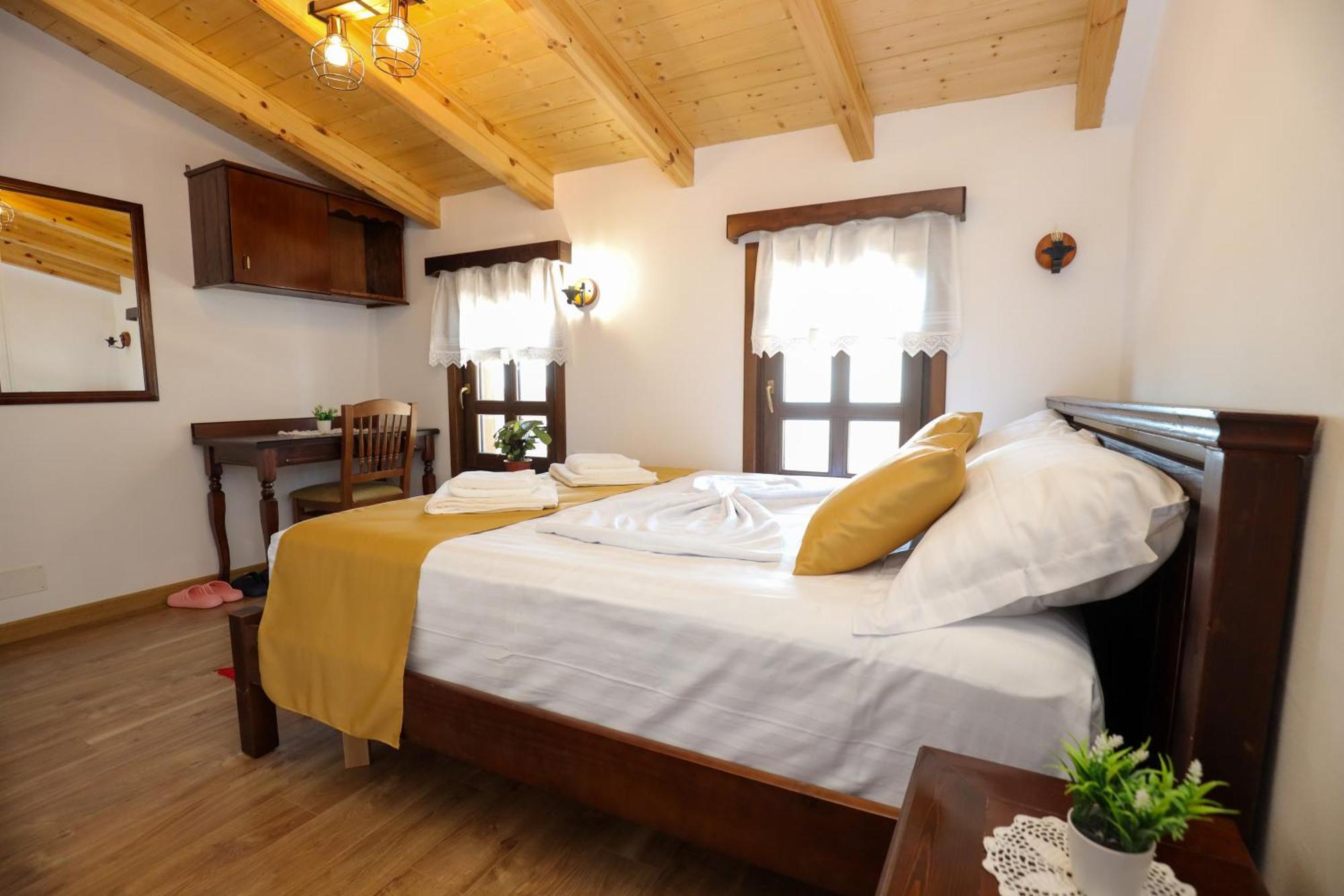 The House Of Dollma , Inside Kruja Castle Hotell Rom bilde