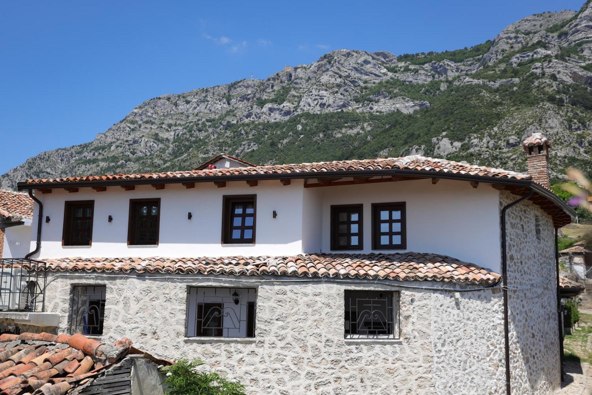 The House Of Dollma , Inside Kruja Castle Hotell Eksteriør bilde