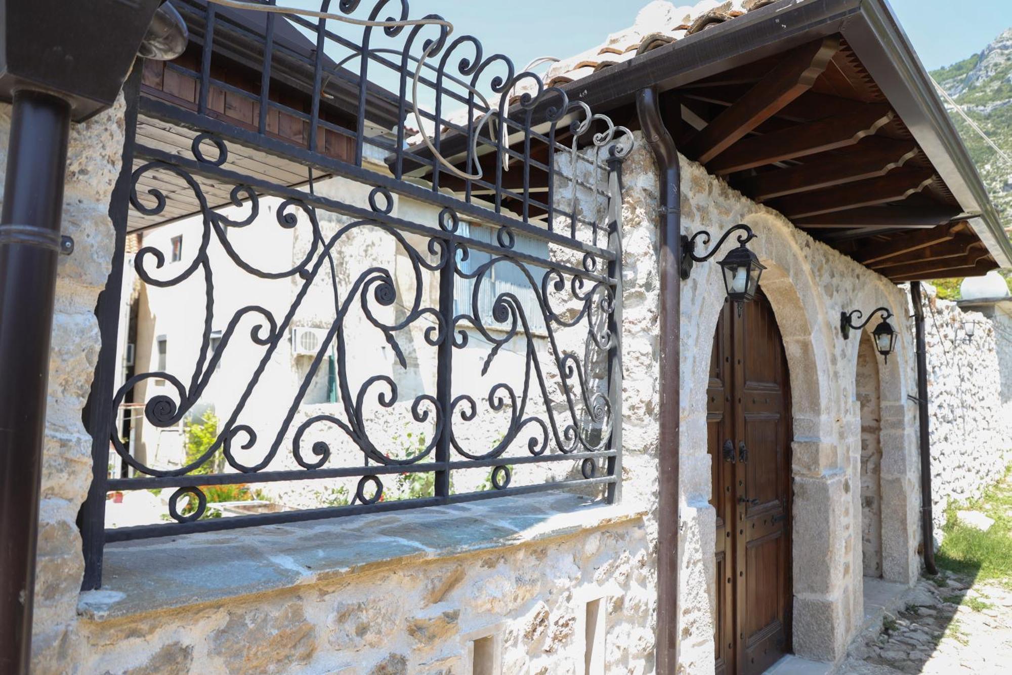 The House Of Dollma , Inside Kruja Castle Hotell Eksteriør bilde