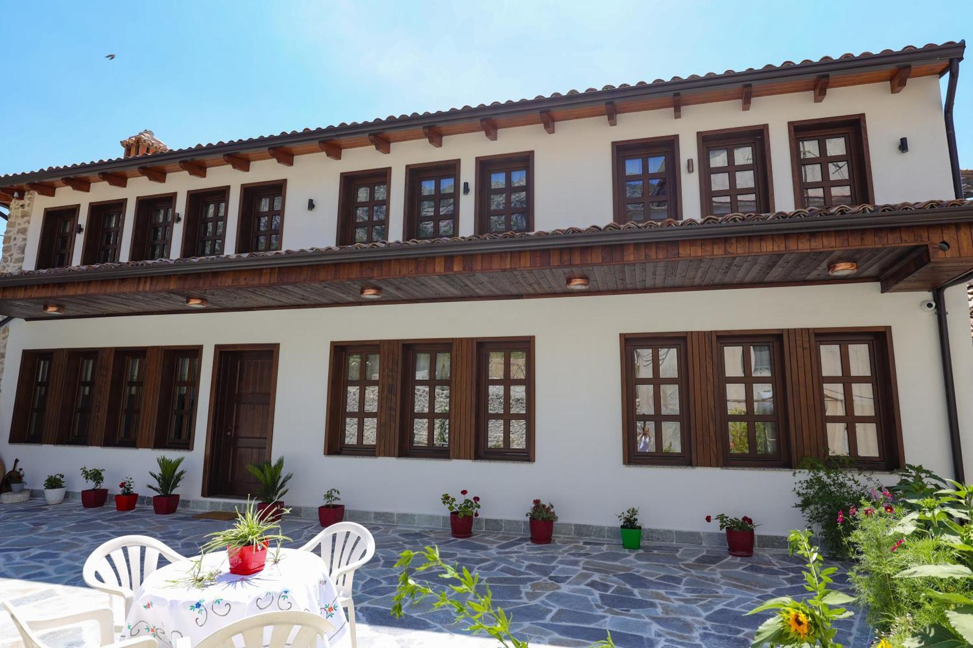 The House Of Dollma , Inside Kruja Castle Hotell Eksteriør bilde